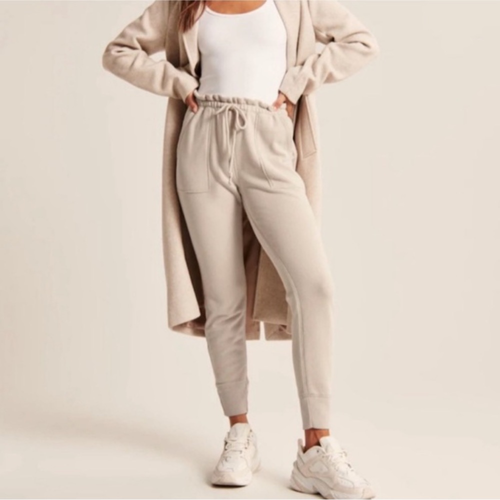 A&F Soft A&F collection Cloud Joggers Cream - Picture 3 of 9